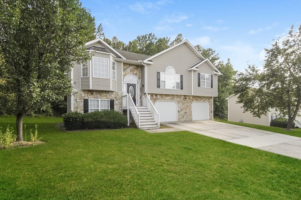 7811 Cambridge Dr, Douglasville, GA 30134-3871