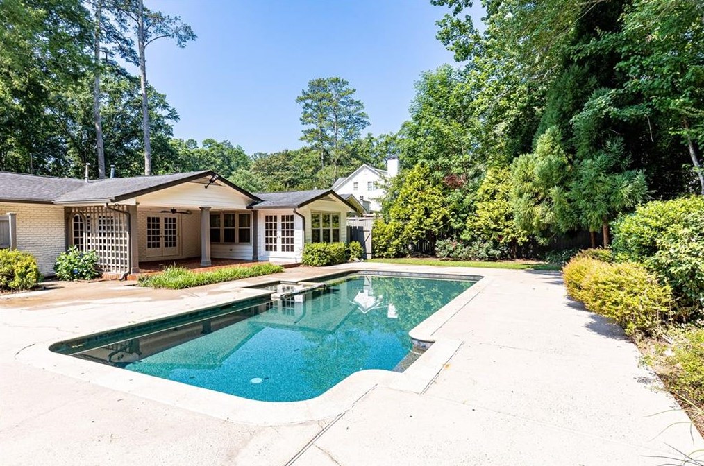 770 Powderhorn Rd, Atlanta, GA 30342-2820