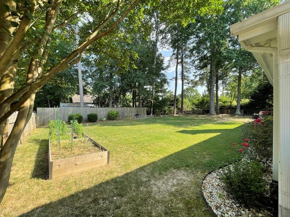 929 Oak Moss Dr, Lawrenceville, GA 30043-3160