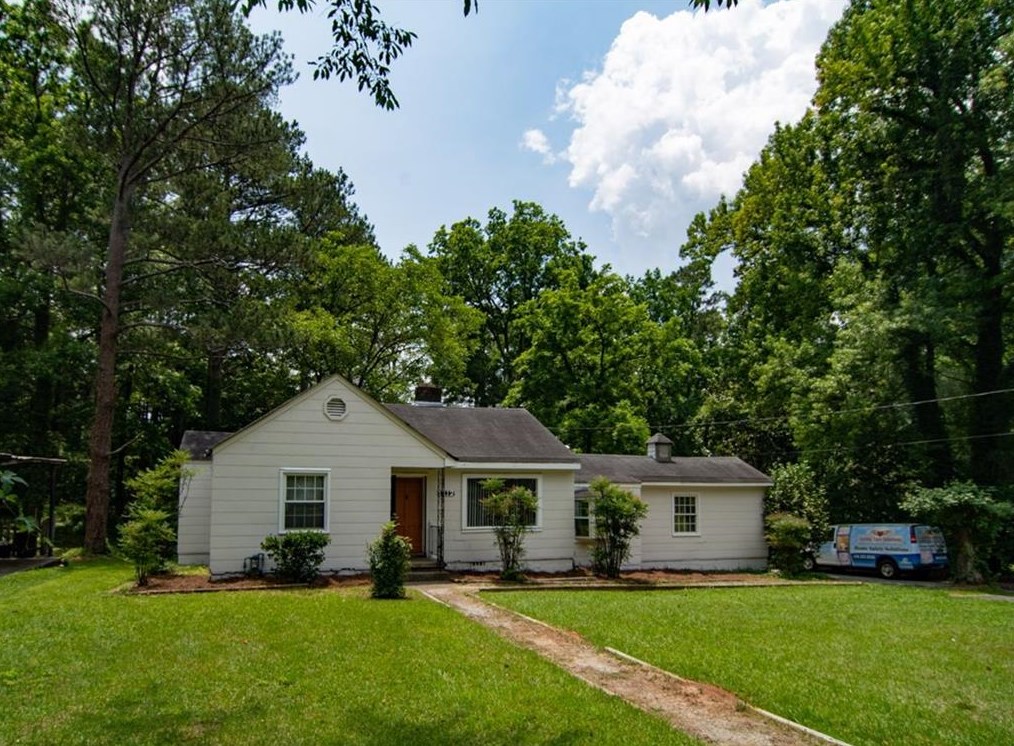 1712 Venetian Dr, Atlanta, GA 30311-3546