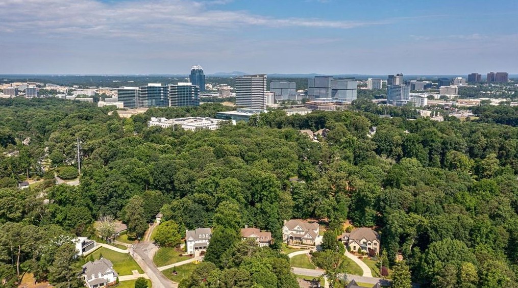 4092 Navajo Trl, Atlanta GA  30319-1552 exterior