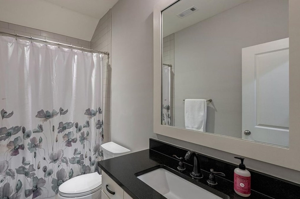 4092 Navajo Trl, Atlanta GA  30319-1552 exterior