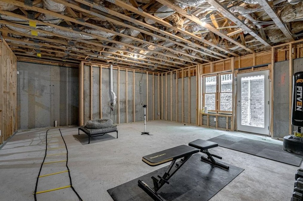 4092 Navajo Trl, Atlanta GA  30319-1552 exterior