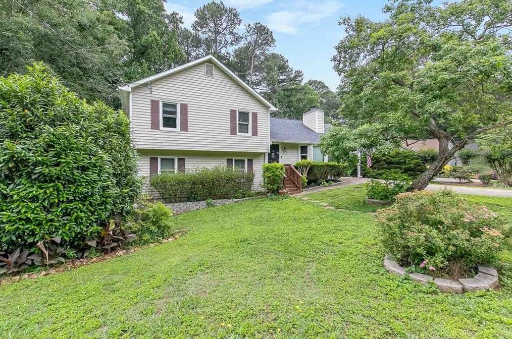 1380 Ashbrook Dr, Lawrenceville GA  30043-4381 exterior