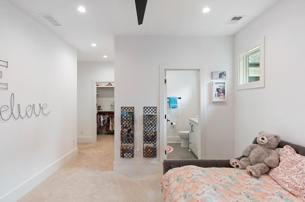 1736 Wayland Cir, Atlanta GA  30319-3612 exterior