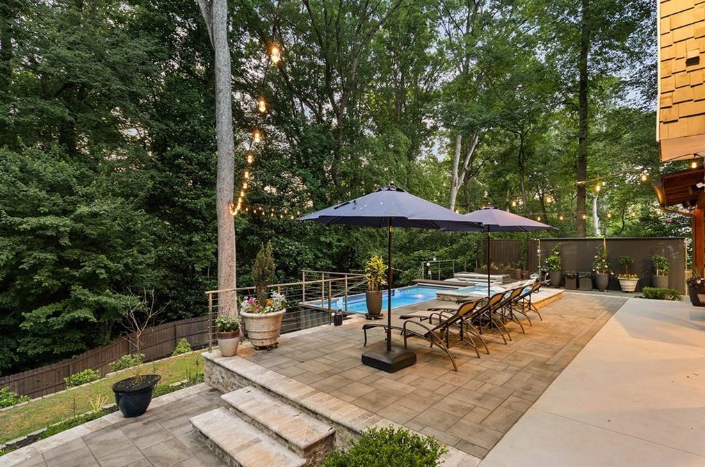 5514 Sherrell Dr, Atlanta GA 30342-1305 exterior