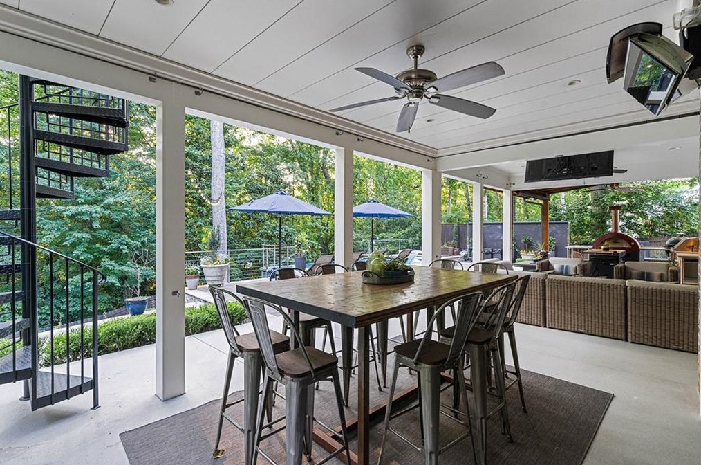 5514 Sherrell Dr, Atlanta GA 30342-1305 exterior