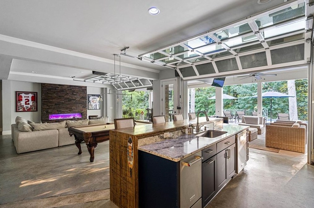 5514 Sherrell Dr, Atlanta GA 30342-1305 exterior