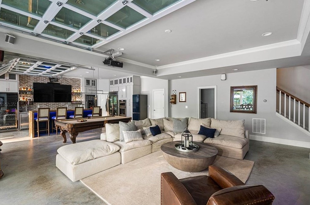 5514 Sherrell Dr, Atlanta GA 30342-1305 exterior