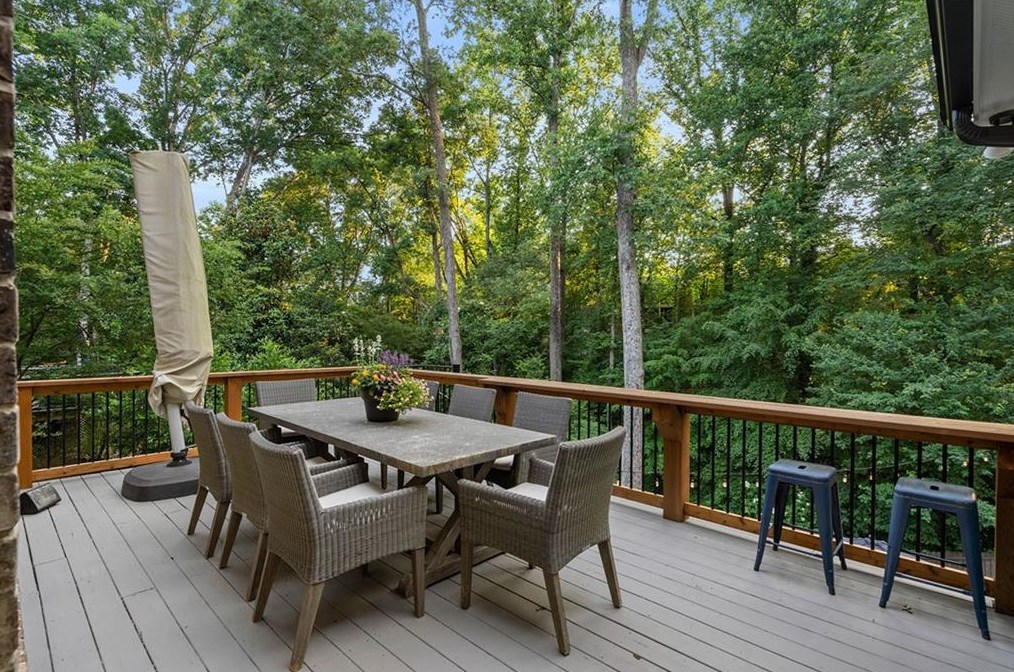 5514 Sherrell Dr, Atlanta GA 30342-1305 exterior