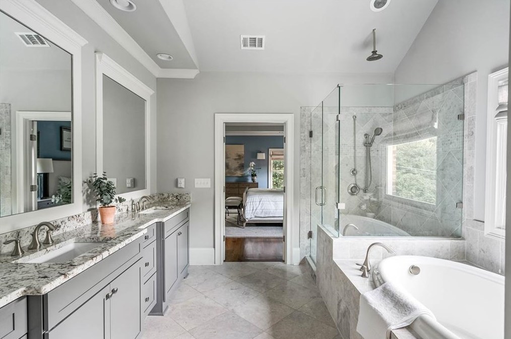 5514 Sherrell Dr, Atlanta GA 30342-1305 exterior