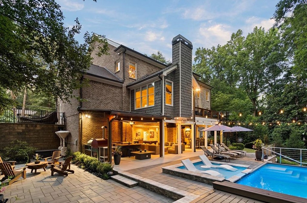 5514 Sherrell Dr, Atlanta GA 30342-1305 exterior