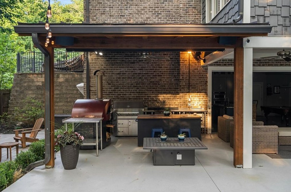 5514 Sherrell Dr, Atlanta GA 30342-1305 exterior