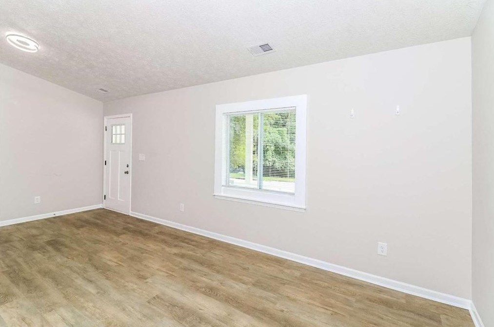 550 Pineland Cir Sw, Mableton, GA 30126