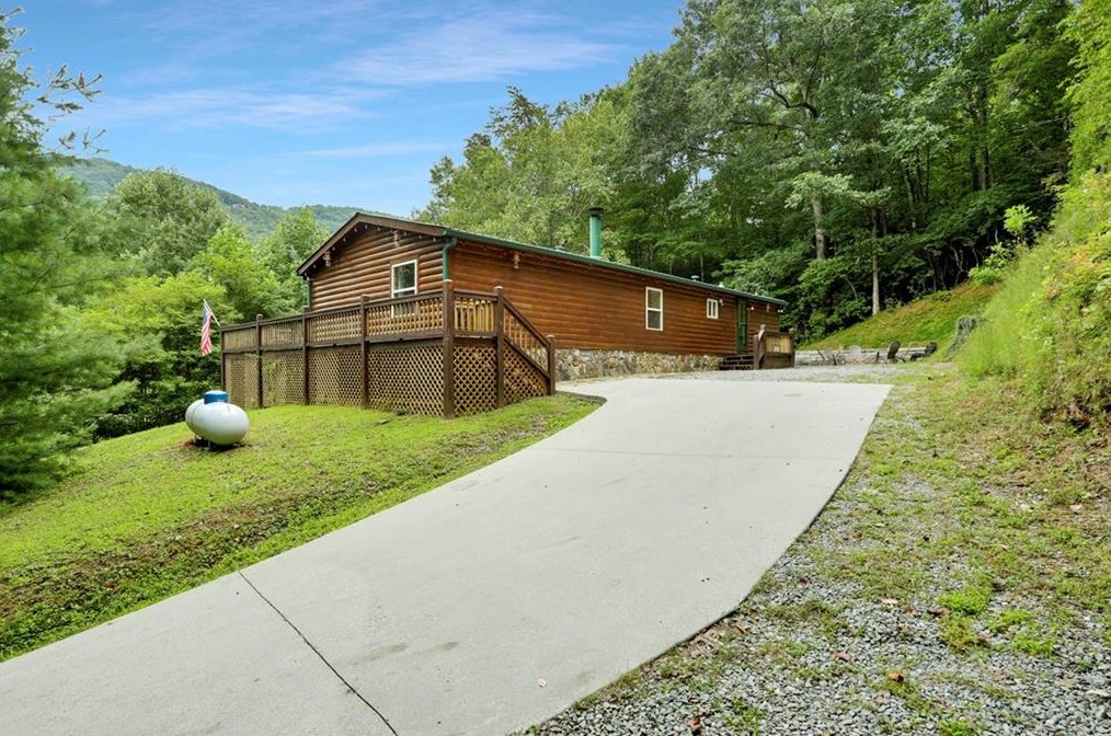 1390 Snake Nation Rd, Blue Ridge, GA 30513
