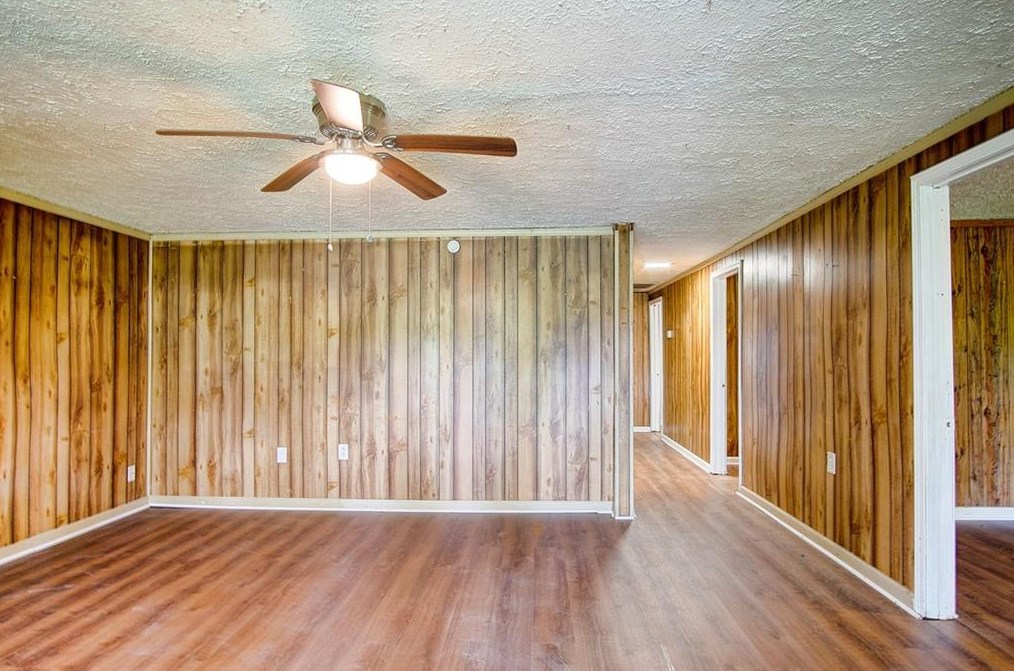 1039 School House Rd, Calhoun, GA 30701-9740