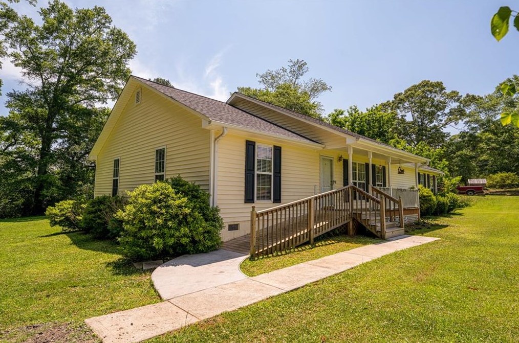 1412 Dee Kennedy Rd, Hoschton, GA 30548