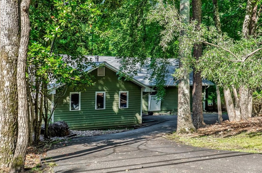 230 Red Cloud Dr, Waleska, GA 30183