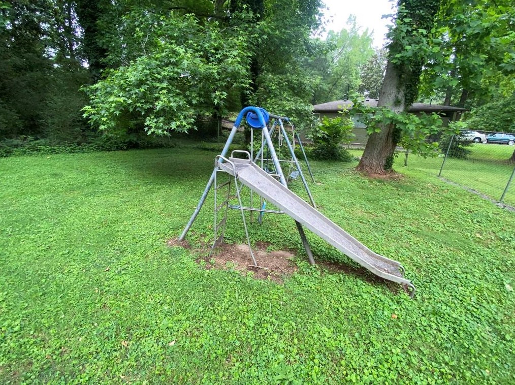 2011 Starmount Way, Decatur GA  30032-0039 exterior