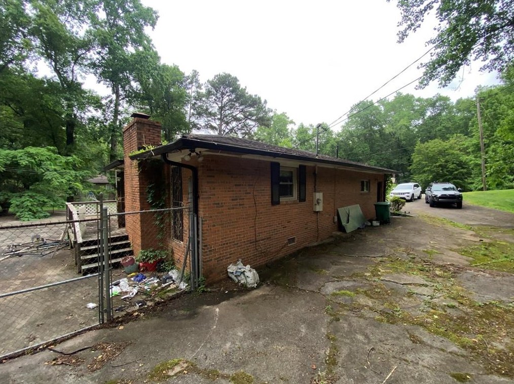 2011 Starmount Way, Decatur GA  30032-0039 exterior