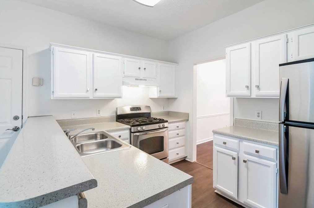 430 Meadowfield Trl, Lawrenceville GA  30043-5437 exterior