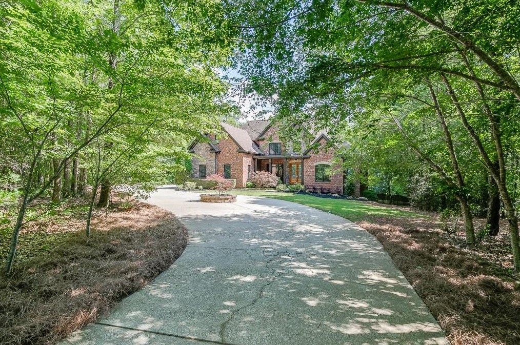 500 Antrim Glen Rd, Hoschton, GA 30548
