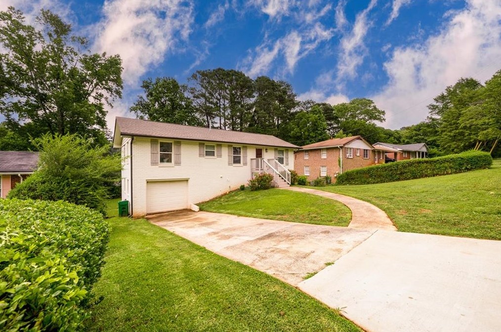 2200 Rollingview Dr, Decatur GA  30032-6141 exterior