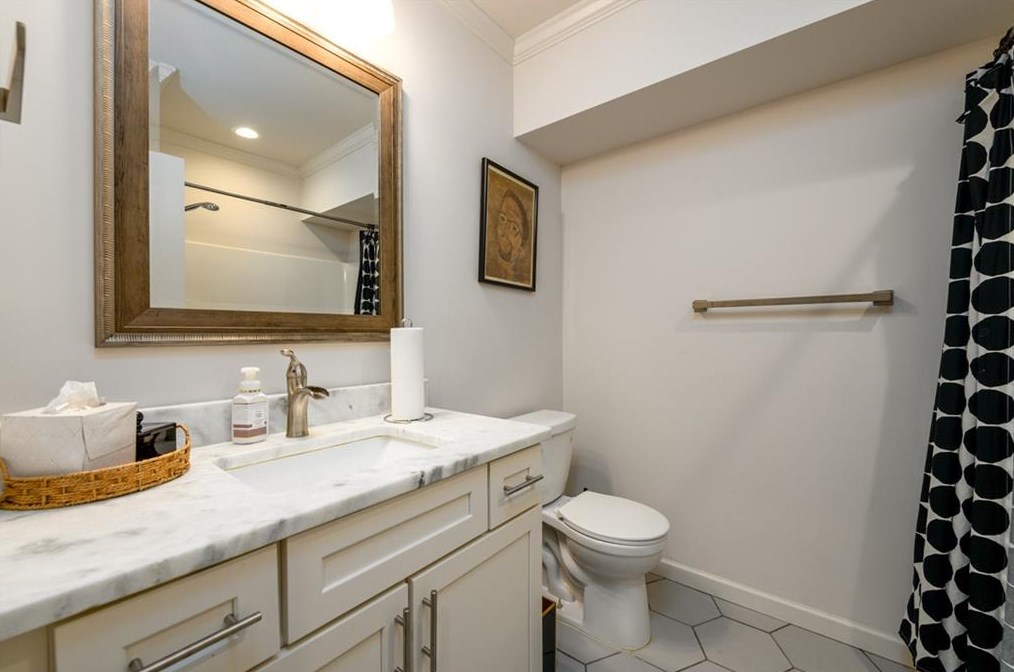 2200 Rollingview Dr, Decatur GA  30032-6141 exterior