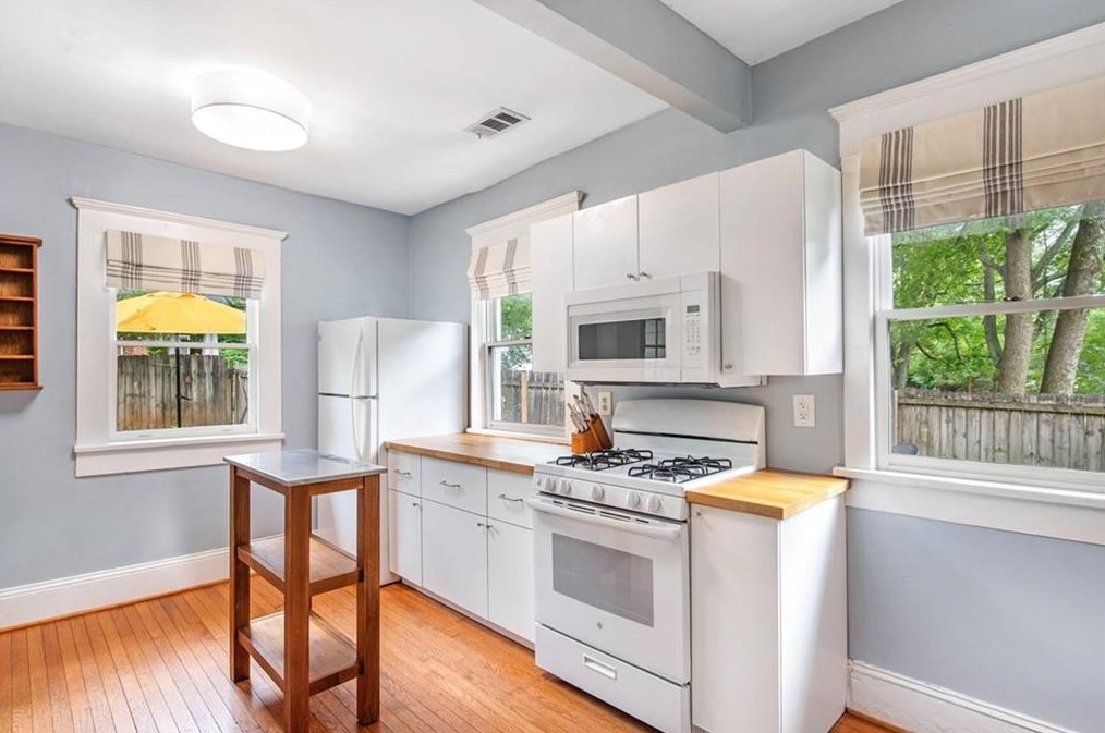 1430 Oakview Rd, Decatur GA  30030-4229 exterior