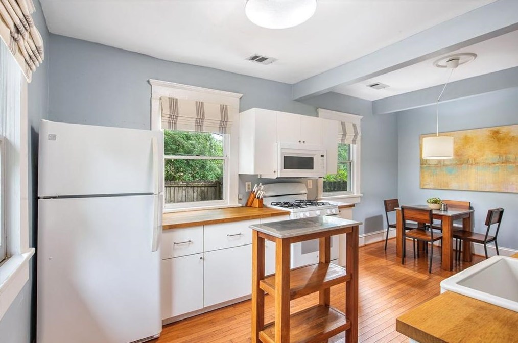 1430 Oakview Rd, Decatur GA  30030-4229 exterior