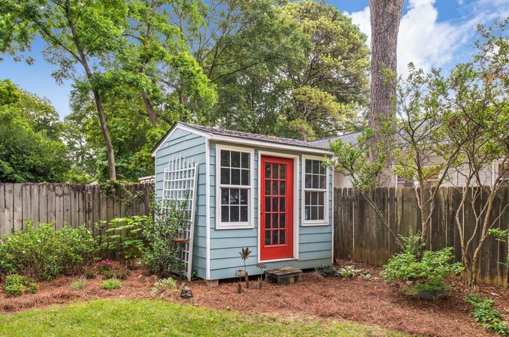 1430 Oakview Rd, Decatur GA  30030-4229 exterior