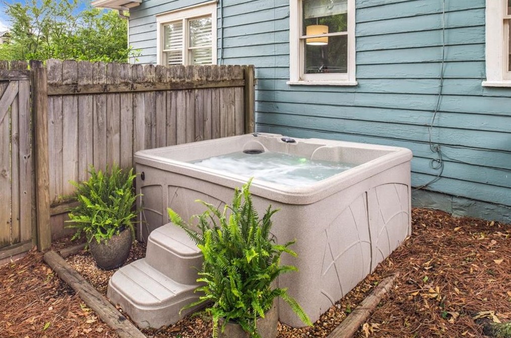 1430 Oakview Rd, Decatur GA  30030-4229 exterior