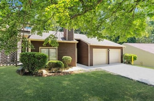 1584 Burnstone Dr, Stone Mountain, GA 30088