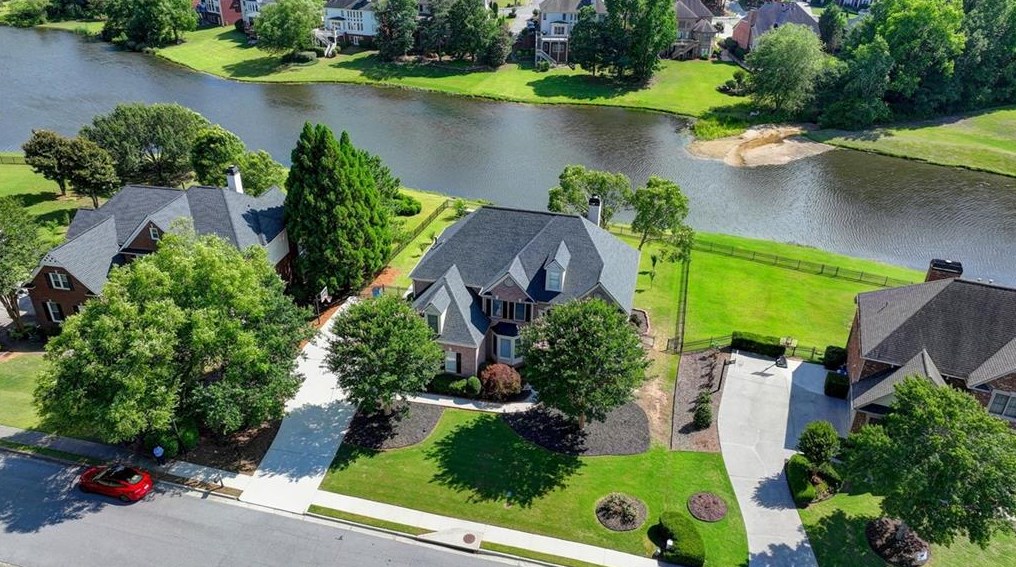 1718 Mulberry Lake Dr, Dacula GA  30019-4640 exterior