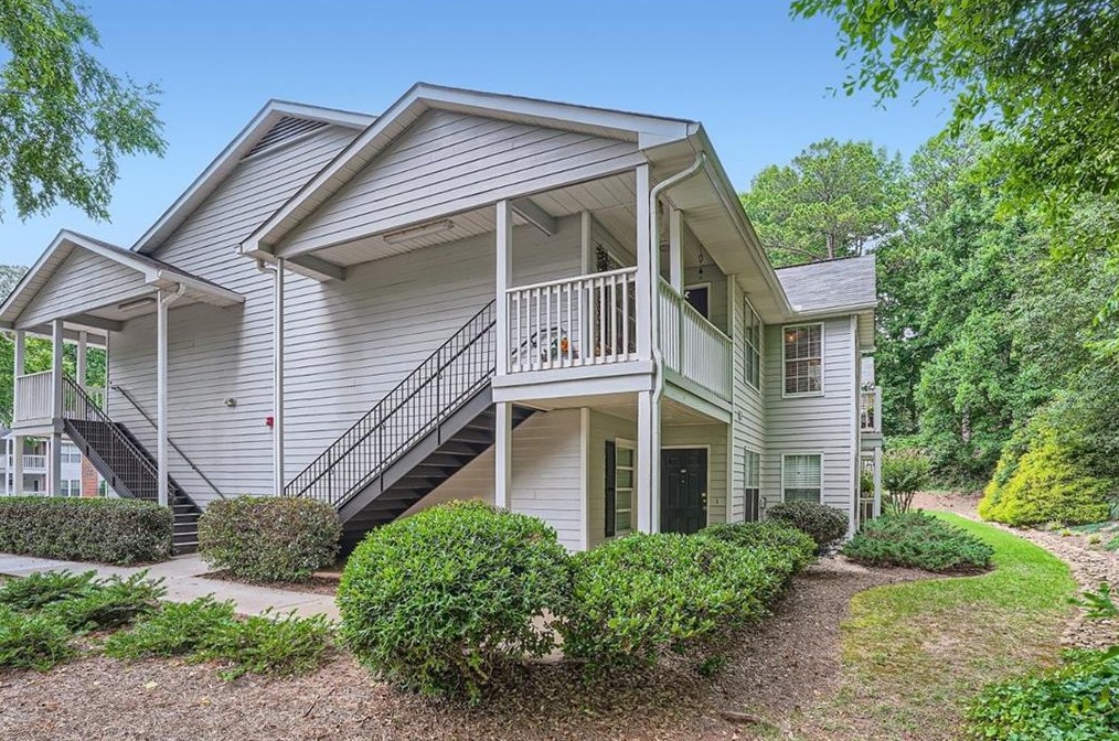525 Streamside Dr, Roswell, GA 30076