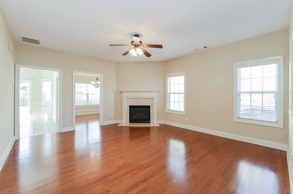 889 Pine Cove Dr, Lilburn, GA 30047