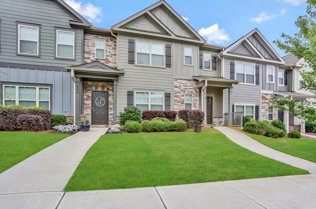 215 Orchard Dr, Porterdale, GA 30014