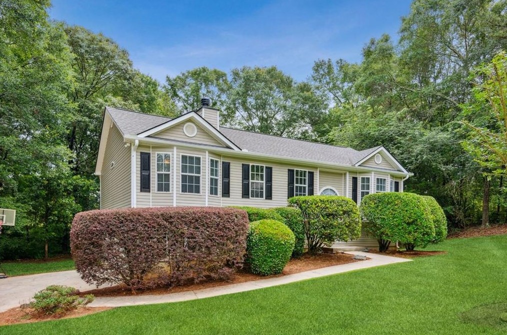 825 Eastmont Rd, Winder, GA 30680-3199
