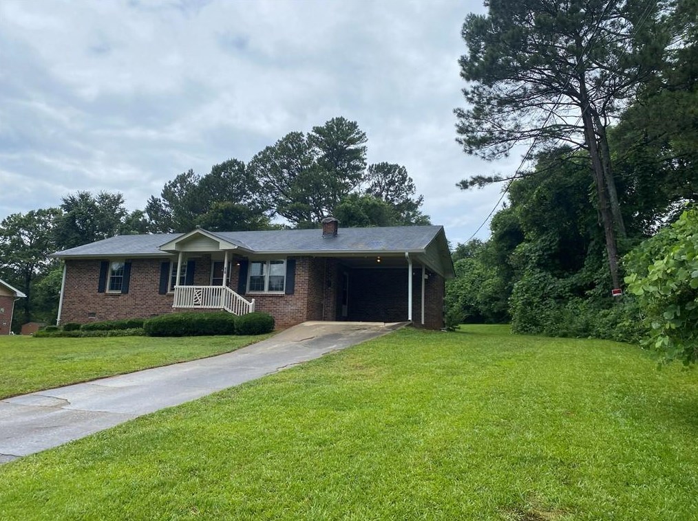 33 Savannah St, Winder, GA 30680-2481