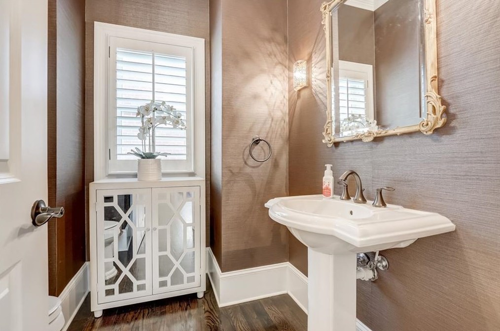 3784 Paces Lookout Cir, Atlanta GA  30339-1845 exterior