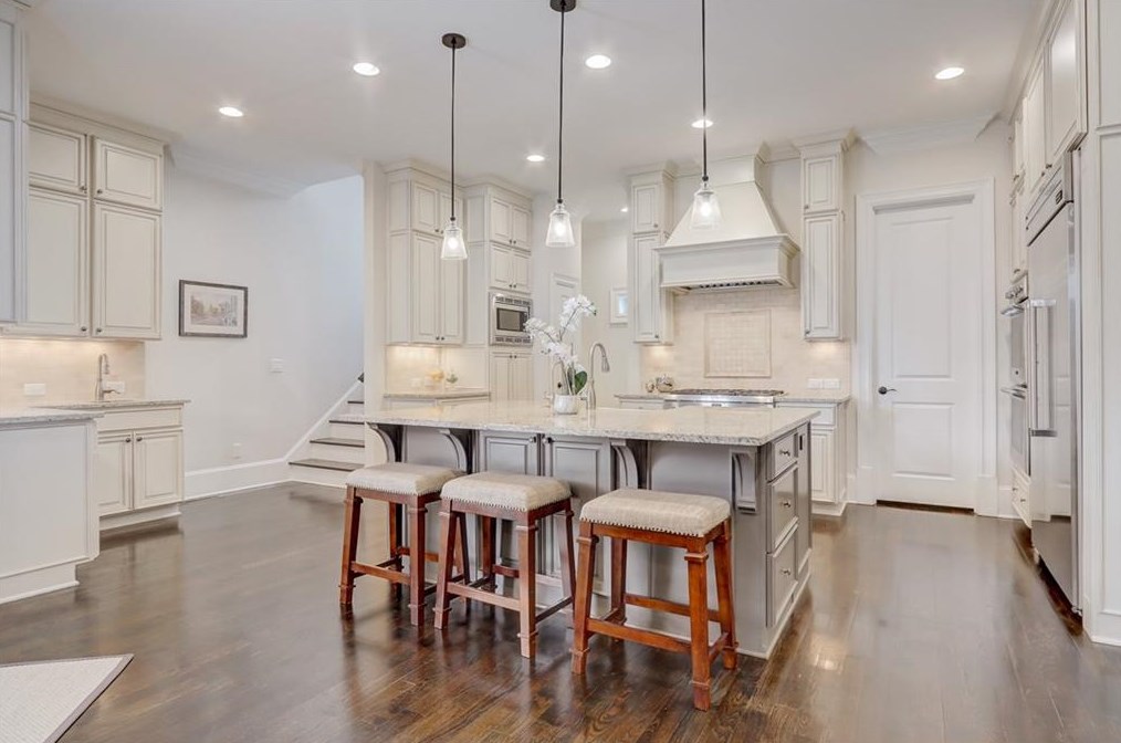 3784 Paces Lookout Cir, Atlanta GA  30339-1845 exterior