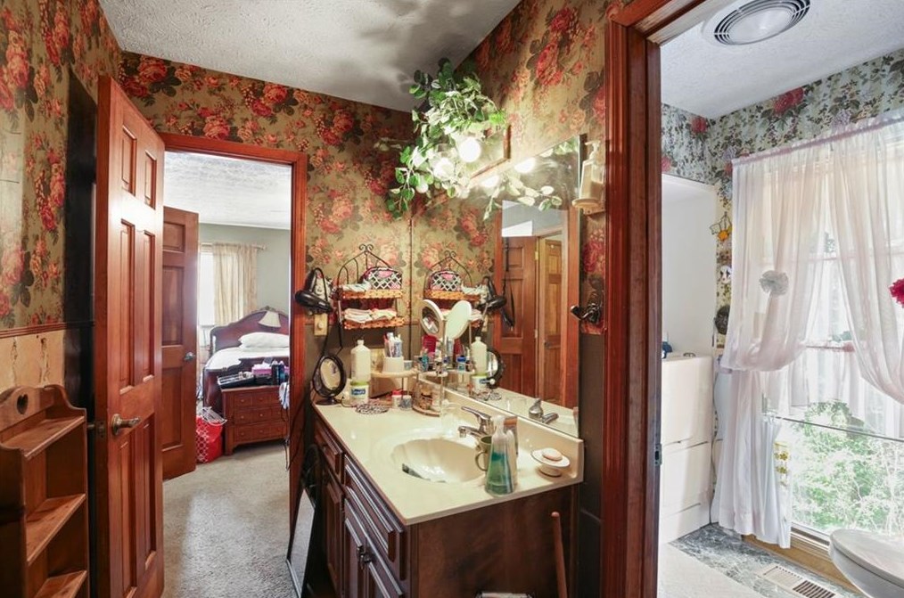 4381 King Valley Dr, Smyrna GA  30082-4226 exterior