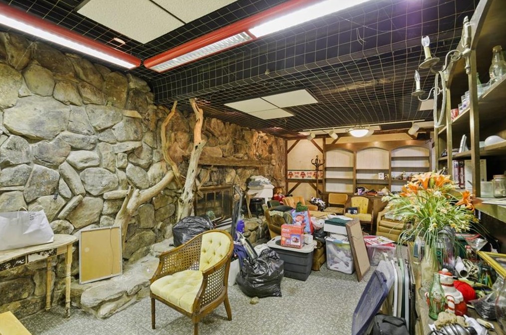 4381 King Valley Dr, Smyrna GA  30082-4226 exterior