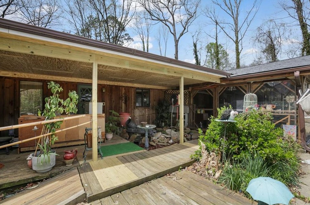 4381 King Valley Dr, Smyrna GA  30082-4226 exterior