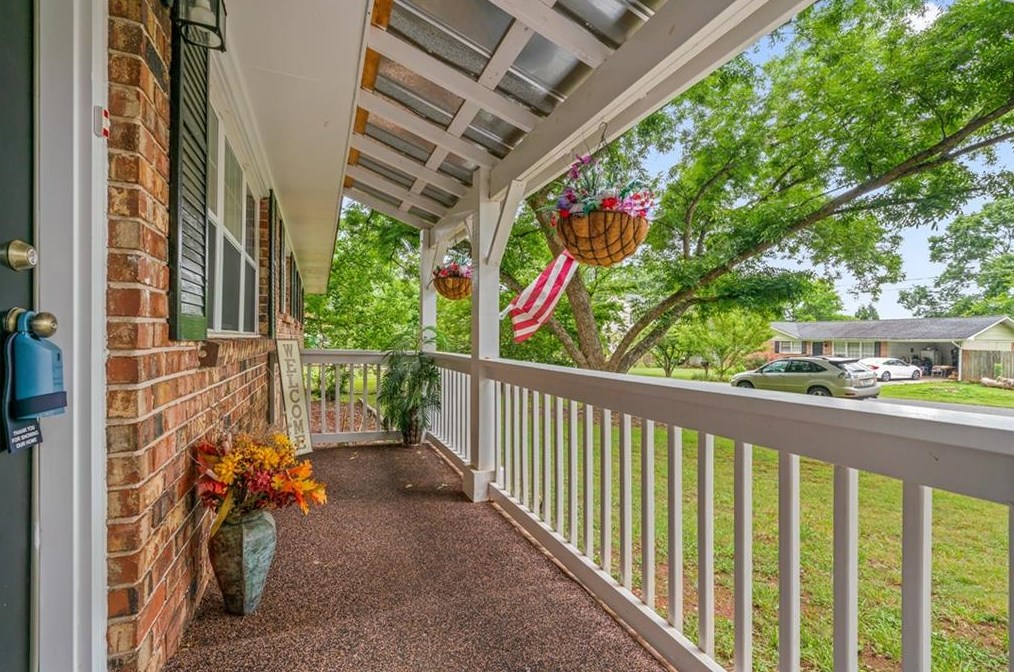 39 Jim Ln, Euharlee, GA 30120-7824