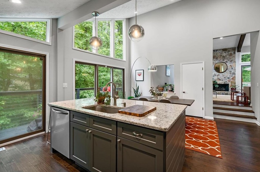 720 W Hembree Xing, Roswell, GA 30076