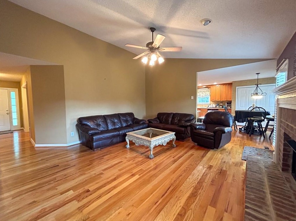 137 Cathy Ln Ne, Calhoun, GA 30701