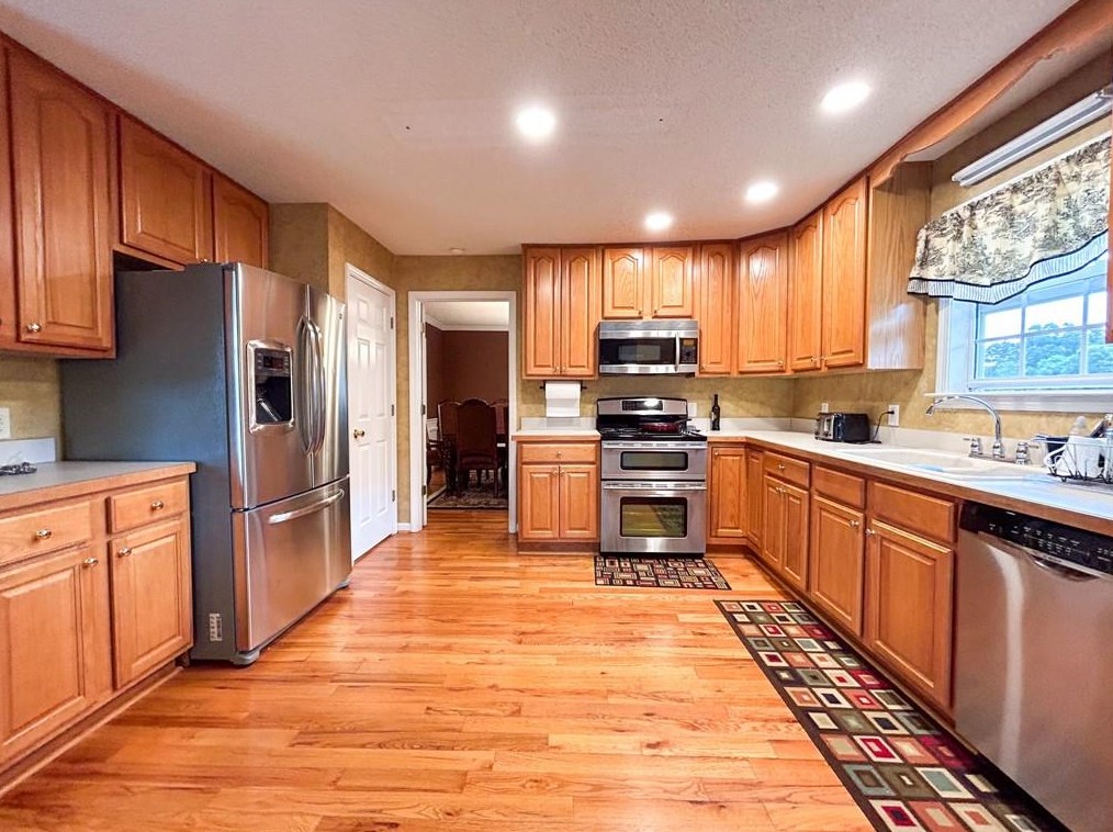 137 Cathy Ln, Calhoun GA  30701-4971 exterior