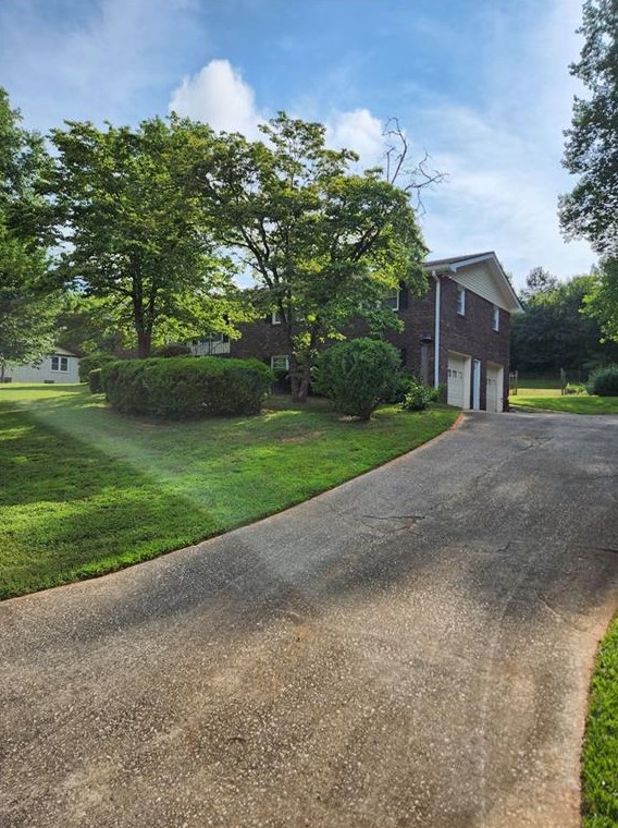 3272 Spreading Oak Dr, Douglasville, GA 30135