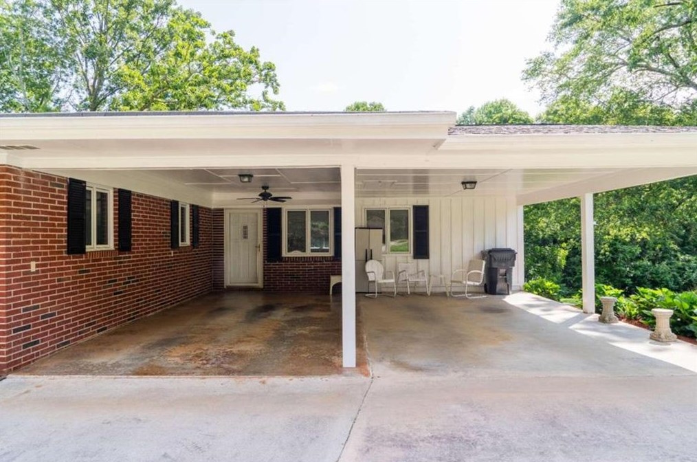 6022 Cobb St, Lula, GA 30554